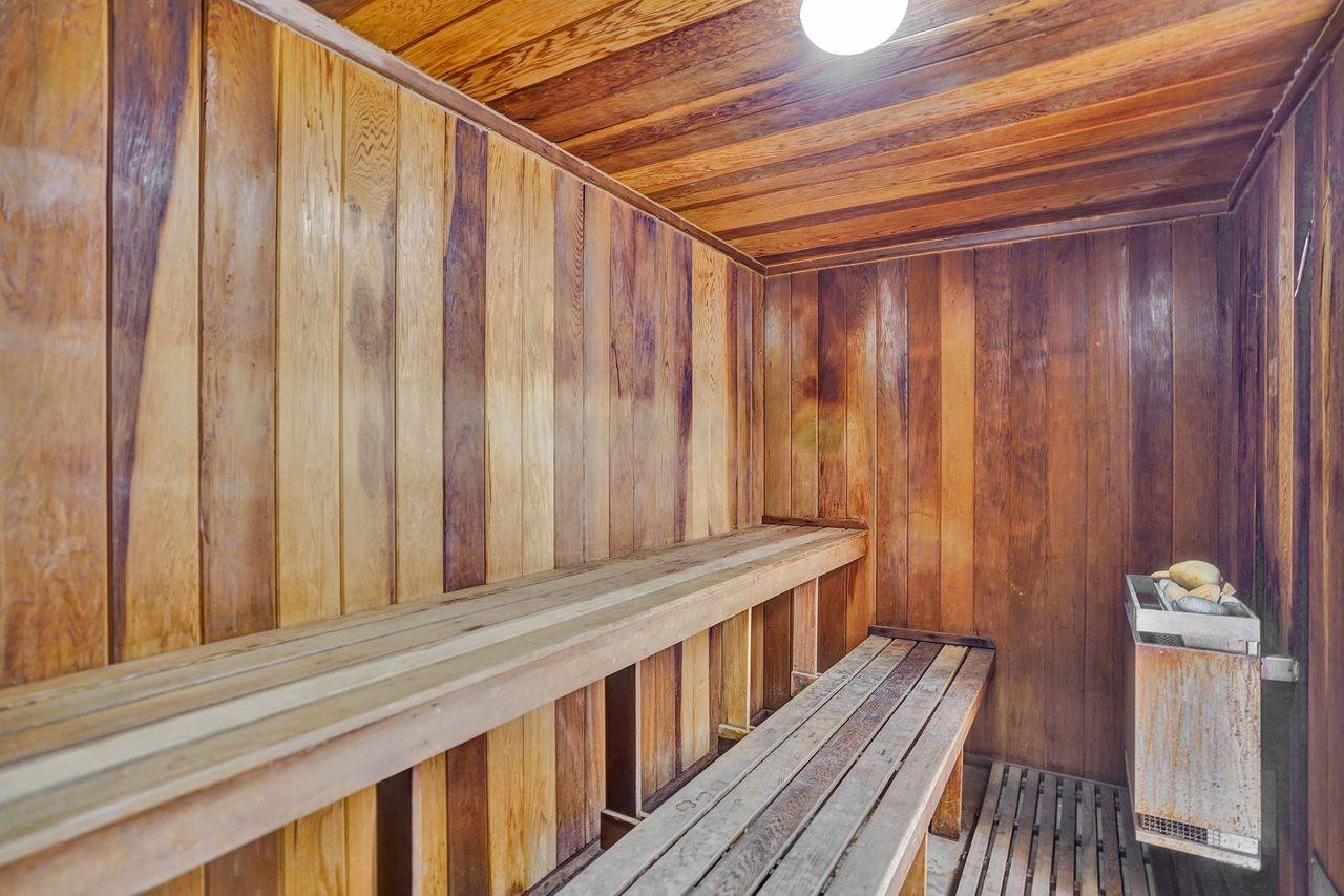 EMBASSY TOWER II INC COND - Residential Lease