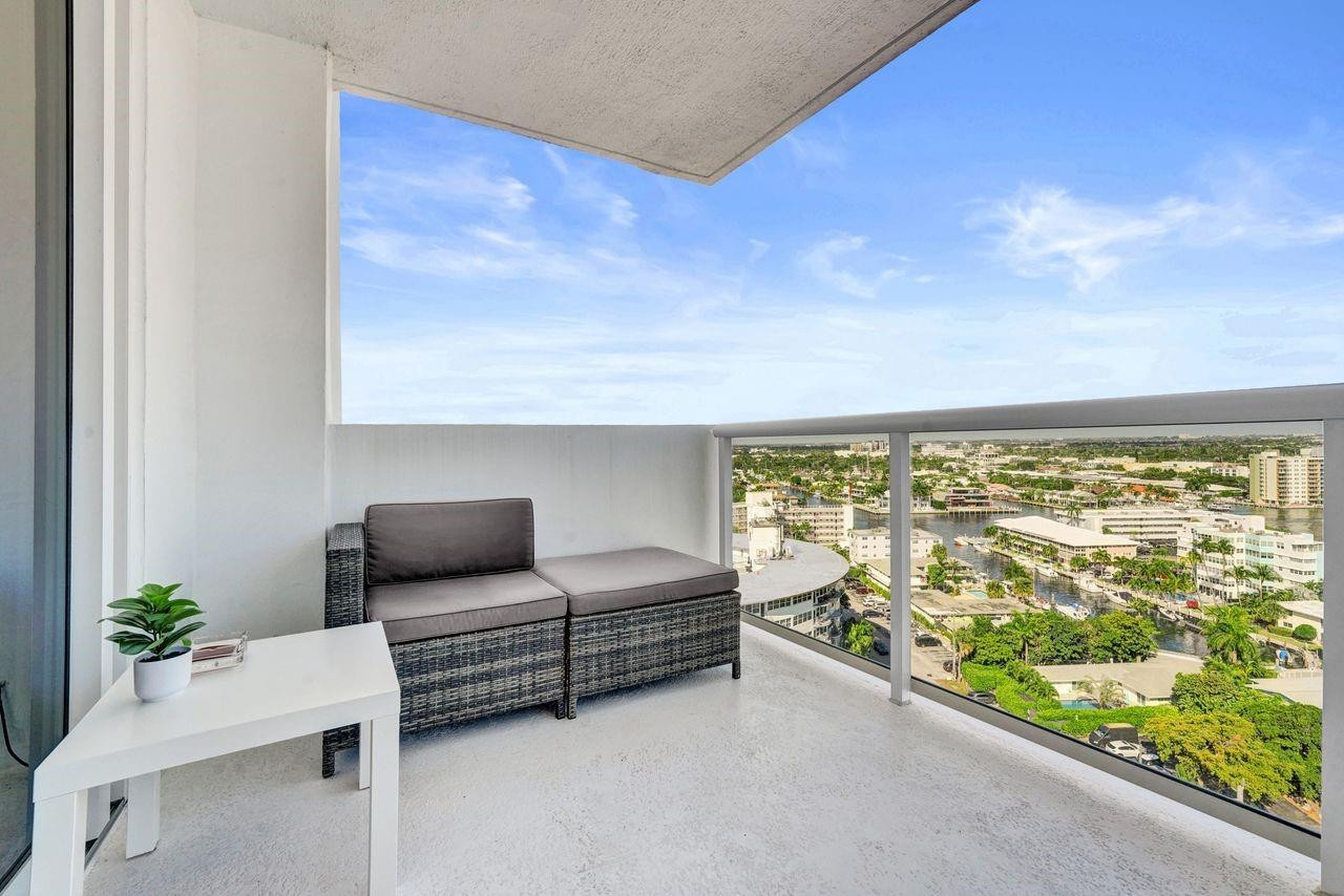 EMBASSY TOWER II INC COND - Residential Lease