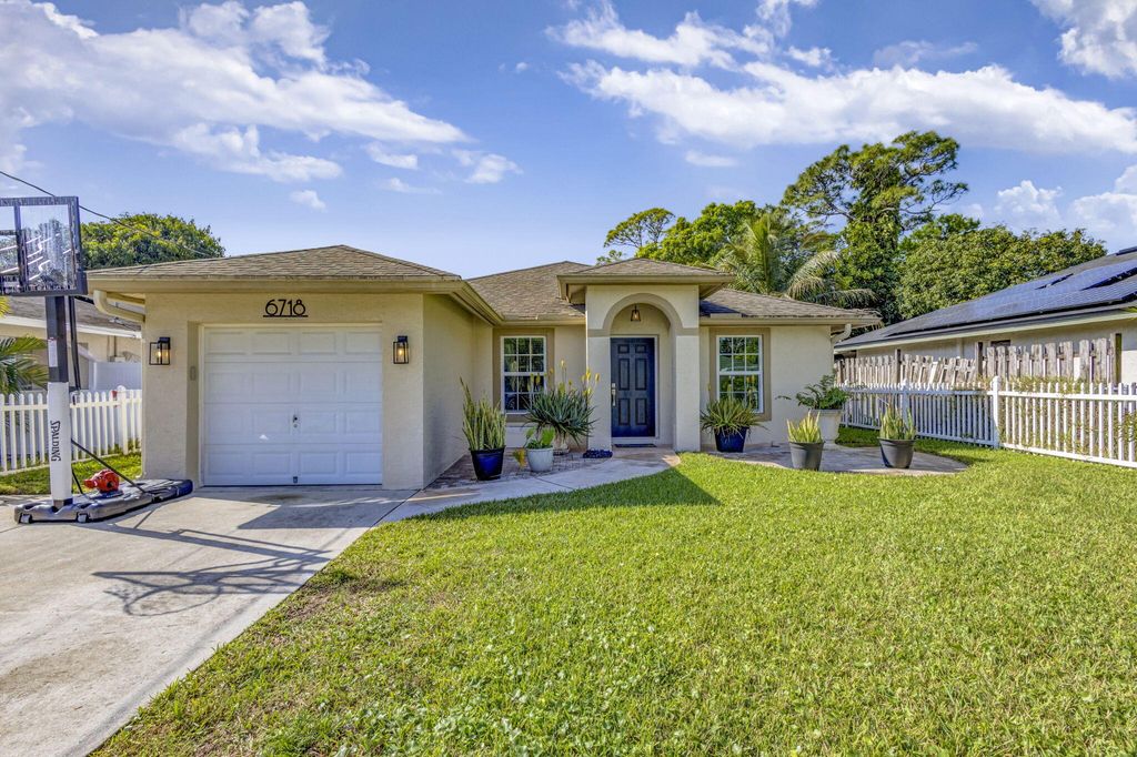 Photo of 6718 2nd Street, Jupiter, FL 33458 (MLS # R11076620)