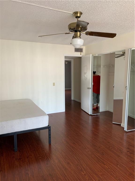 BRENTWOOD TOWNHOUSE 3 CON - Residential