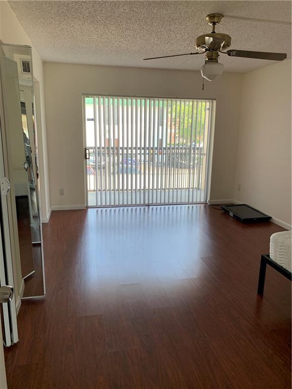 BRENTWOOD TOWNHOUSE 3 CON - Residential