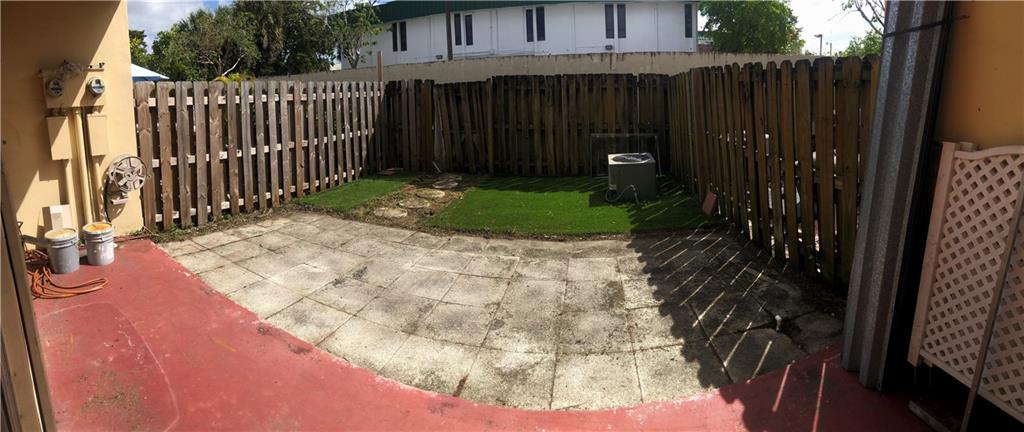 BRENTWOOD TOWNHOUSE 3 CON - Residential