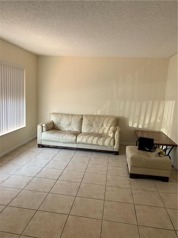 BRENTWOOD TOWNHOUSE 3 CON - Residential