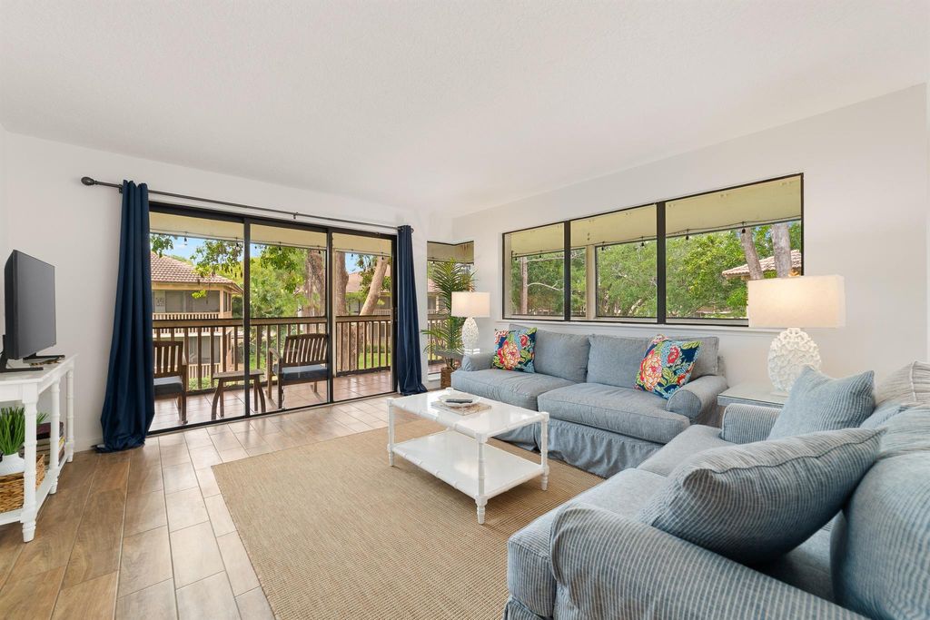 Photo of 632 Brackenwood Cove, Palm Beach Gardens, FL 33418 (MLS # R11084132)