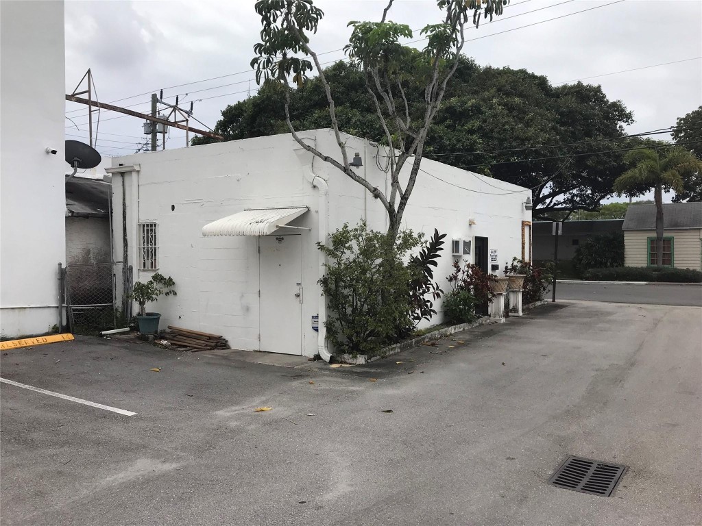 13 N Federal Highway