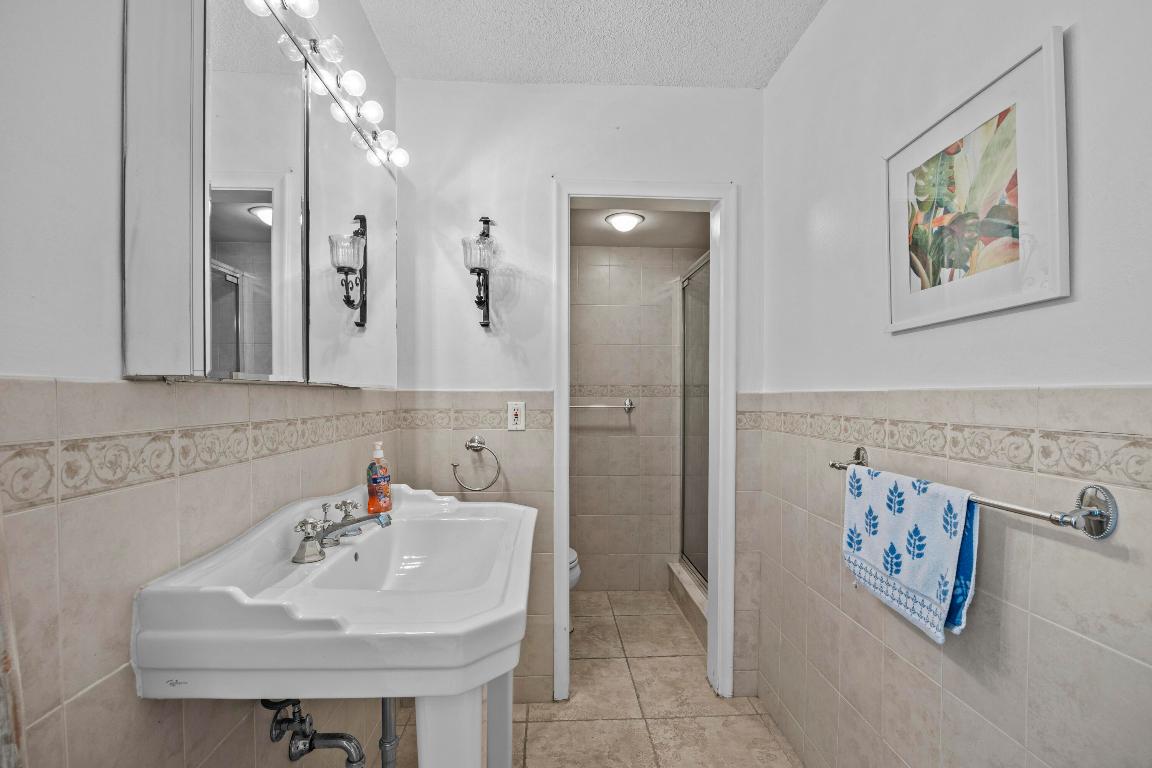 ISLAND TOWERS INC CONDO - Residential Lease