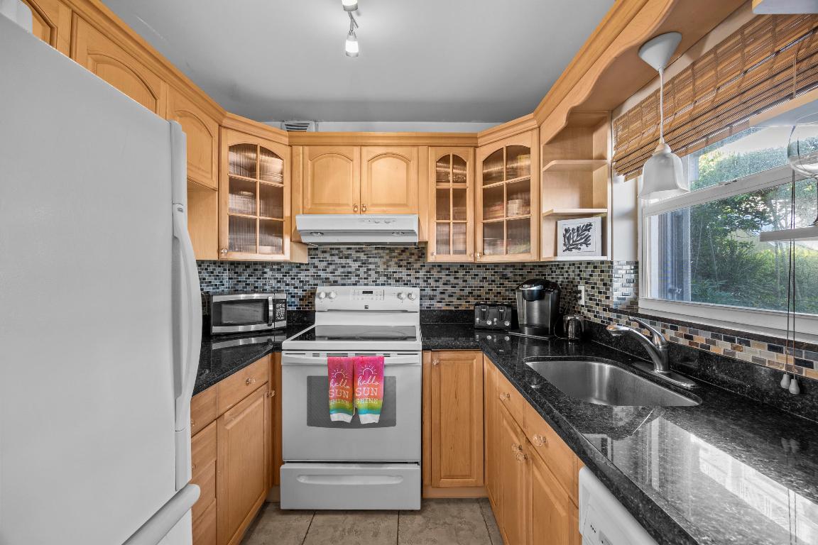 ISLAND TOWERS INC CONDO - Residential Lease