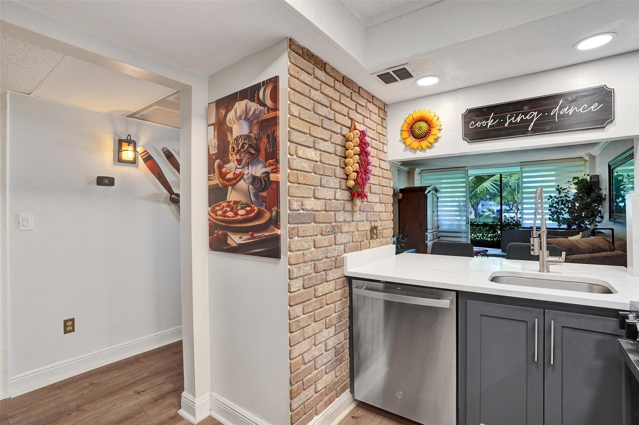 103 Royal Park Dr 1E