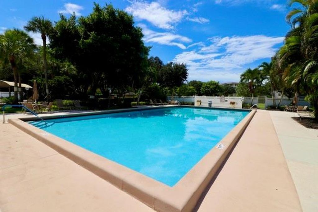 Photo of 3505 Oaks Way #204, Pompano Beach, FL 33069 (MLS # F10422246)