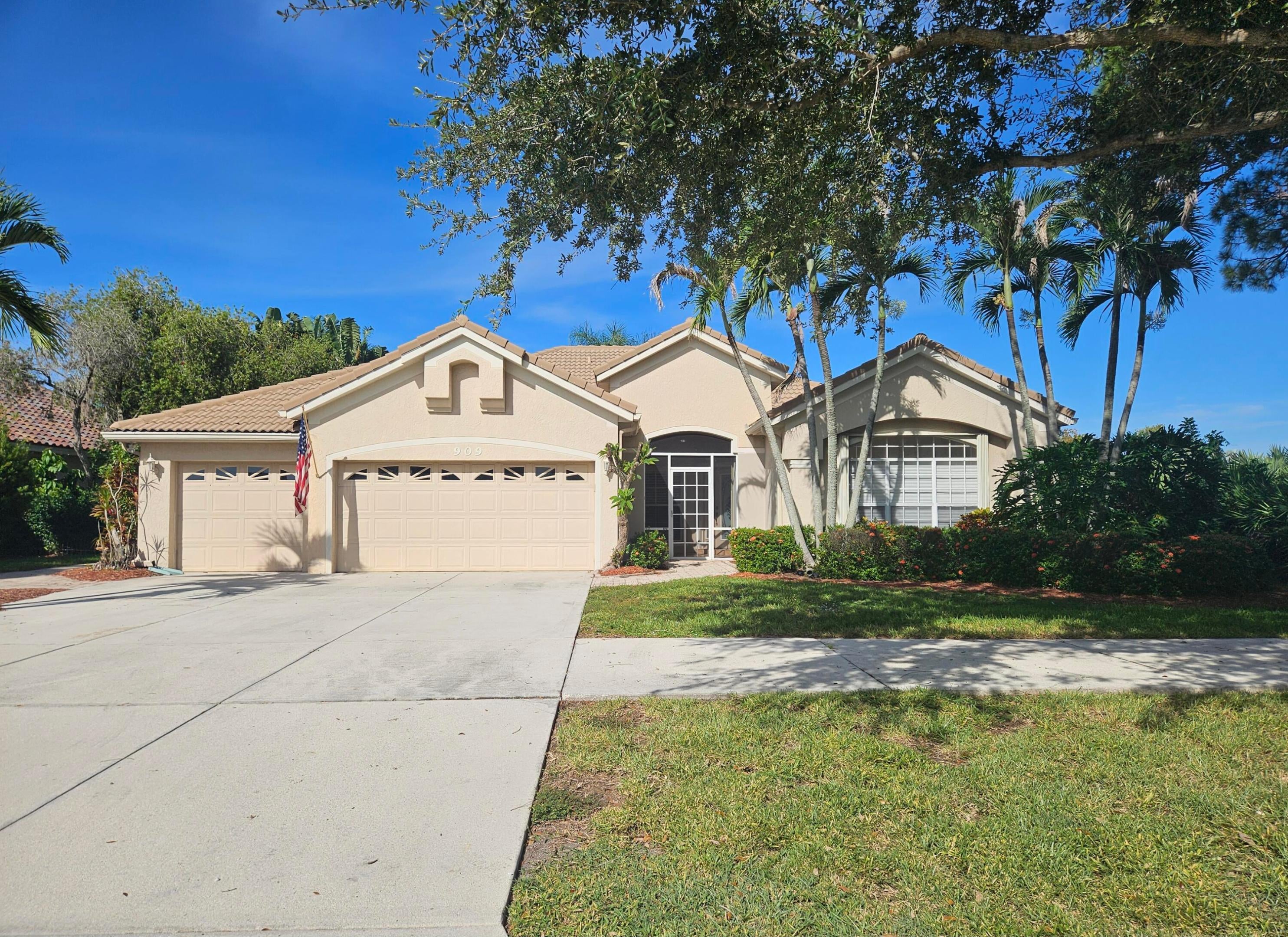 909 SW Lake Charles Circle, Port St Lucie, FL, 34986/$399,999 1 909 SW Lake Charles Circle