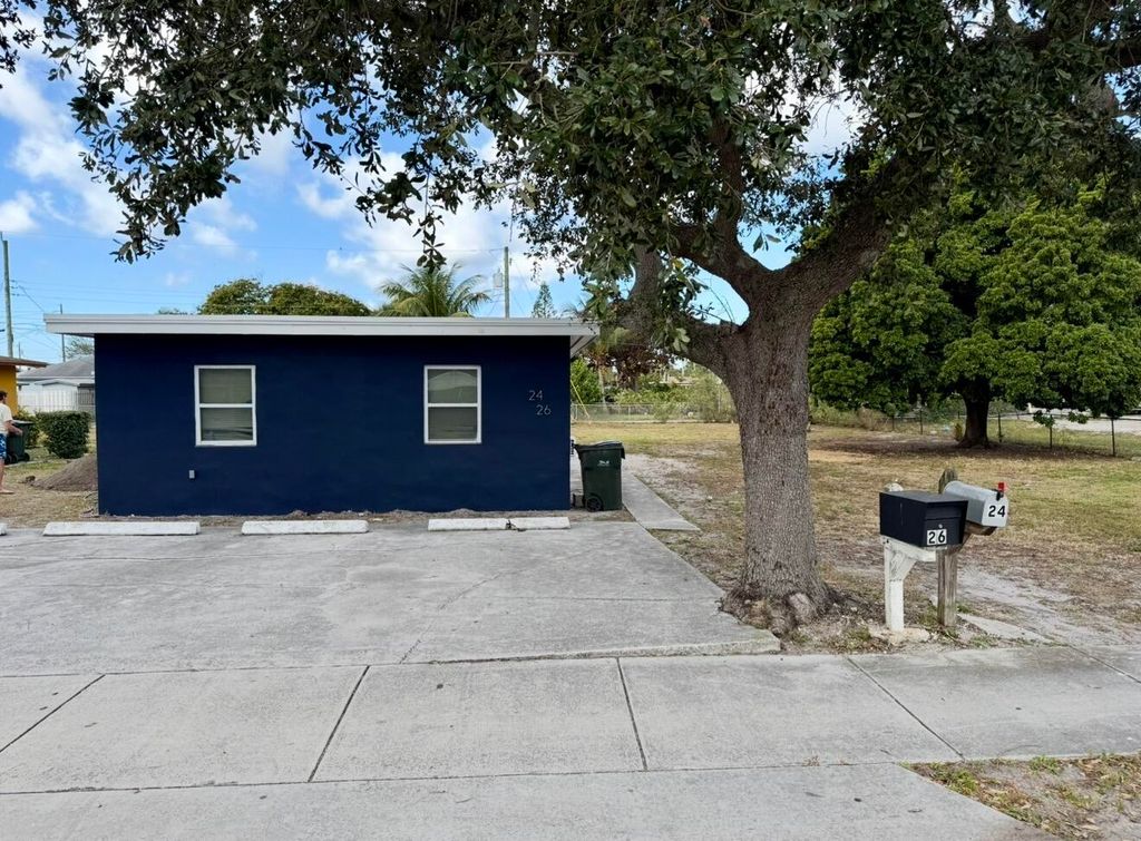 Photo of 26 SW 10th Avenue, Delray Beach, FL 33444 (MLS # R11162086)