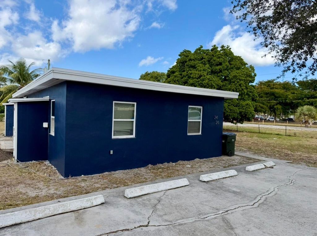 Photo of 26 SW 10th Avenue, Delray Beach, FL 33444 (MLS # R11162086)