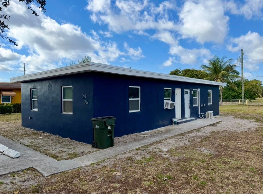 Photo of 26 SW 10th Avenue, Delray Beach, FL 33444 (MLS # R11162086)