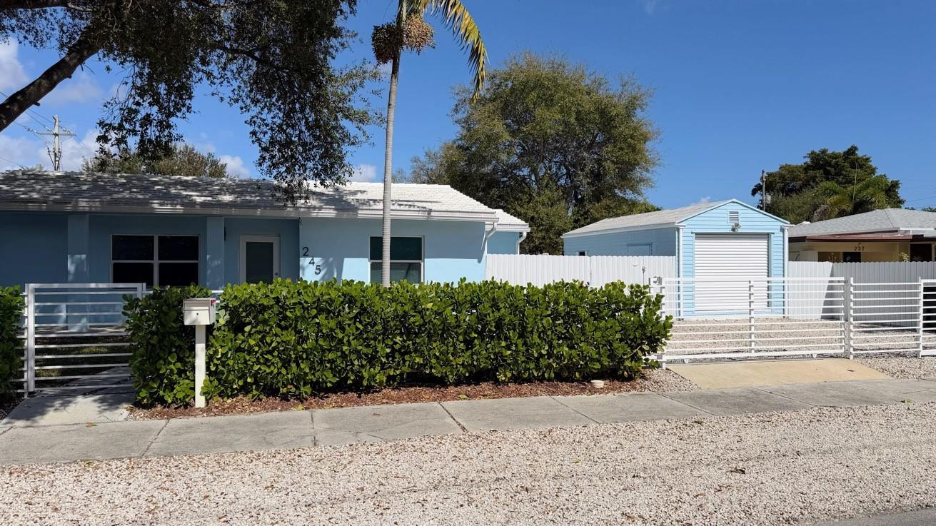 Lauderdale 2-9 D - Residential