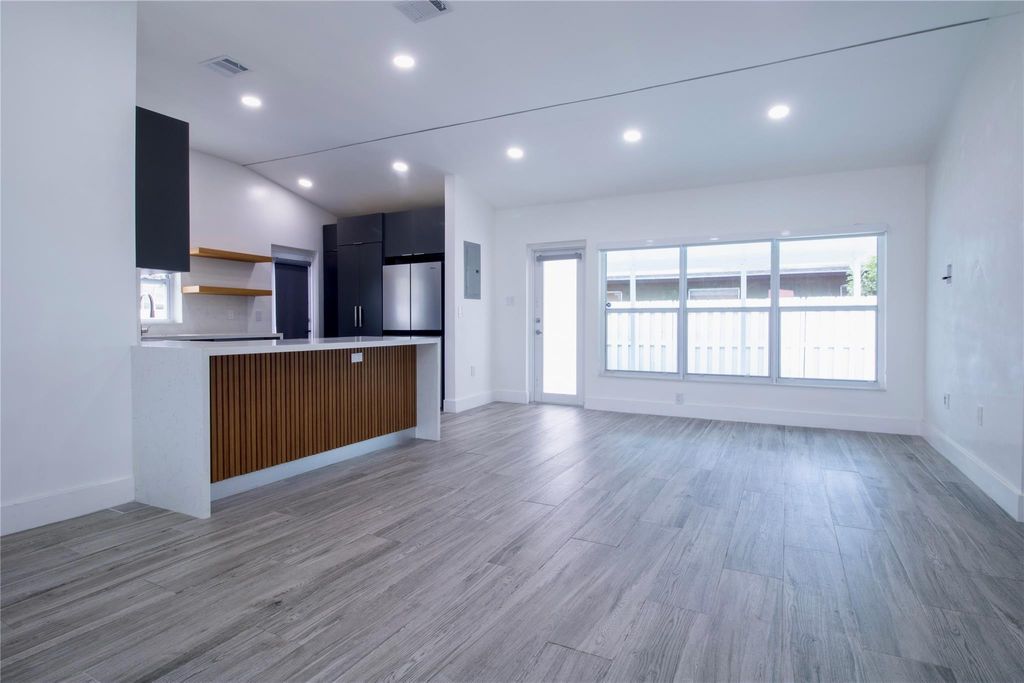 Photo of 245 SW 20th Street, Fort Lauderdale, FL 33315 (MLS # F10552318)