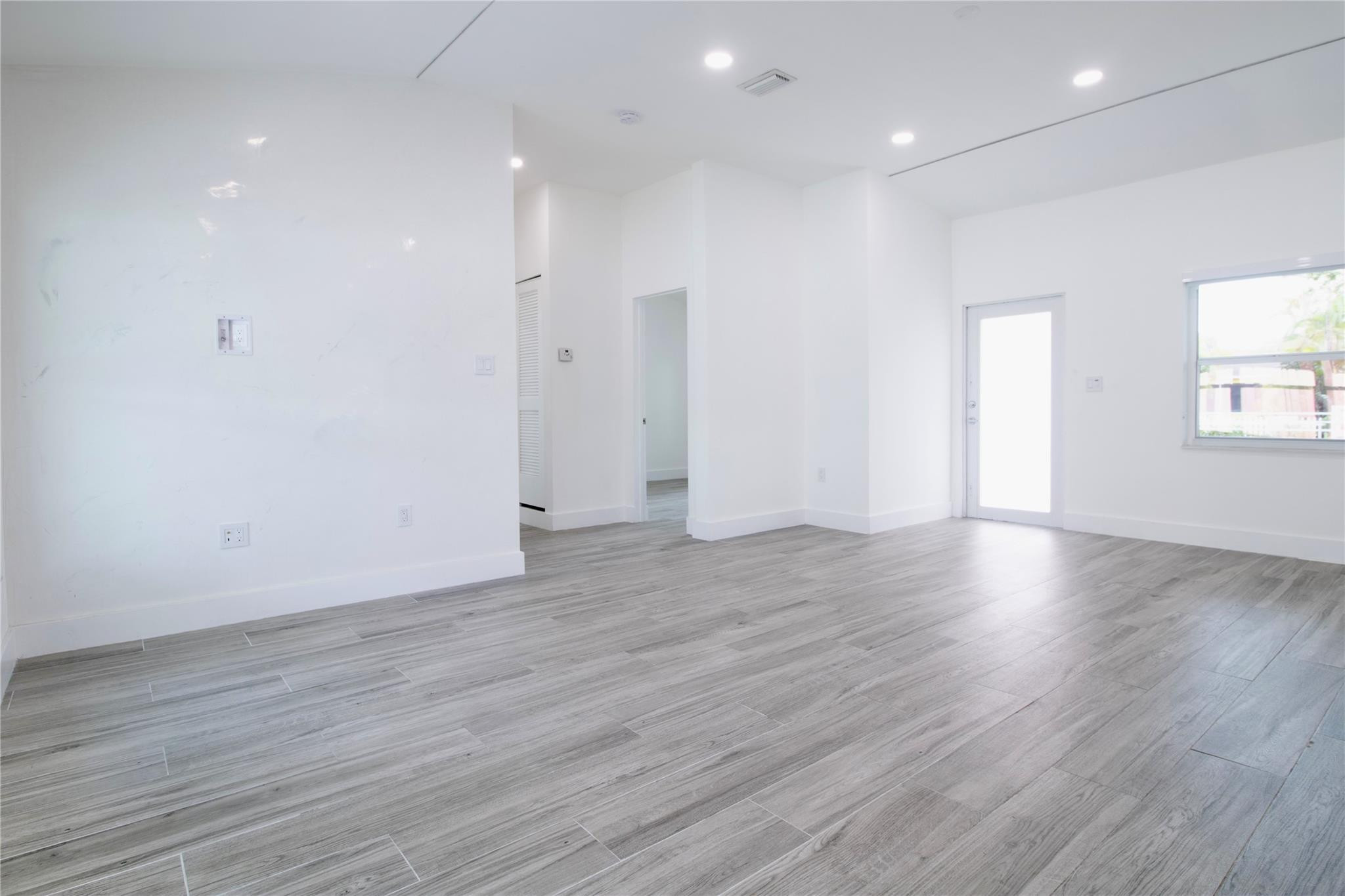 Lauderdale 2-9 D - Residential