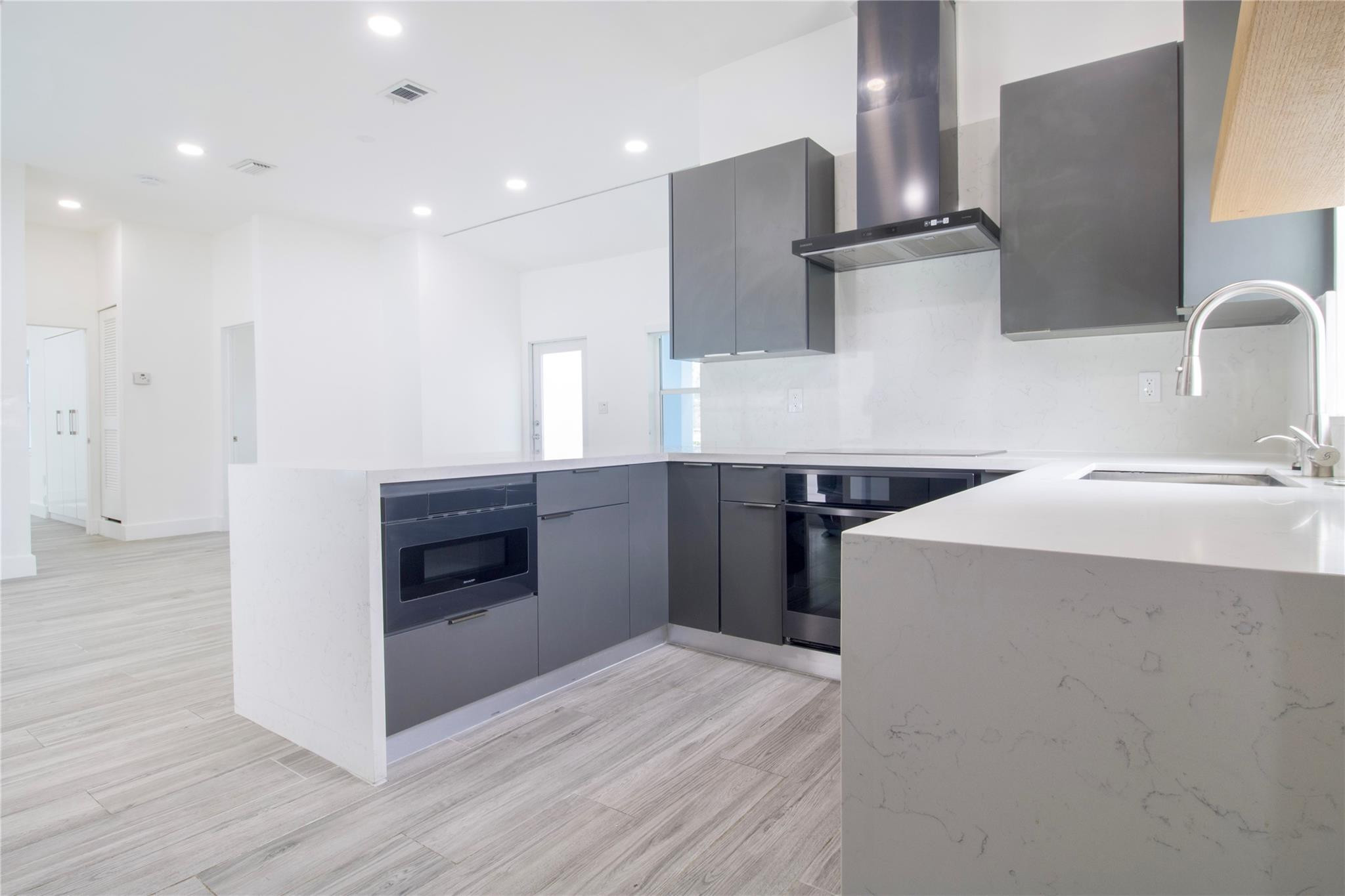 Lauderdale 2-9 D - Residential