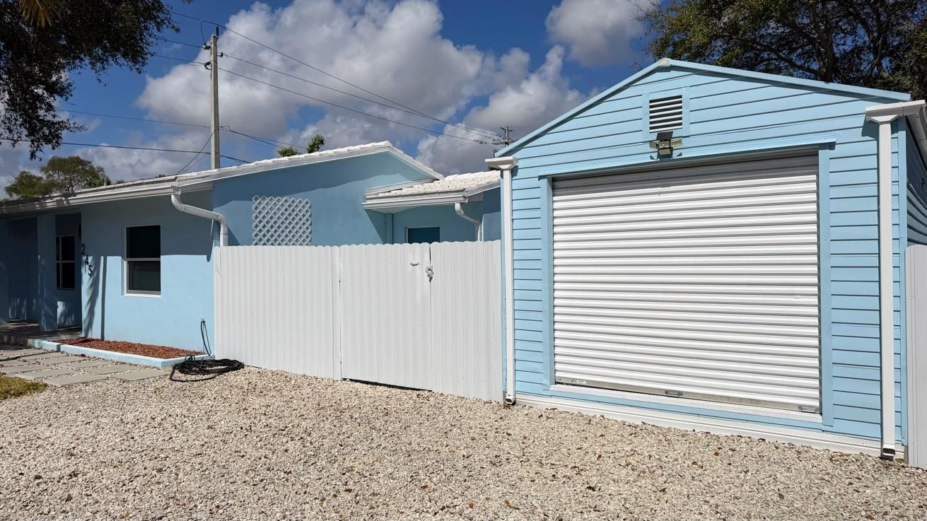 Lauderdale 2-9 D - Residential