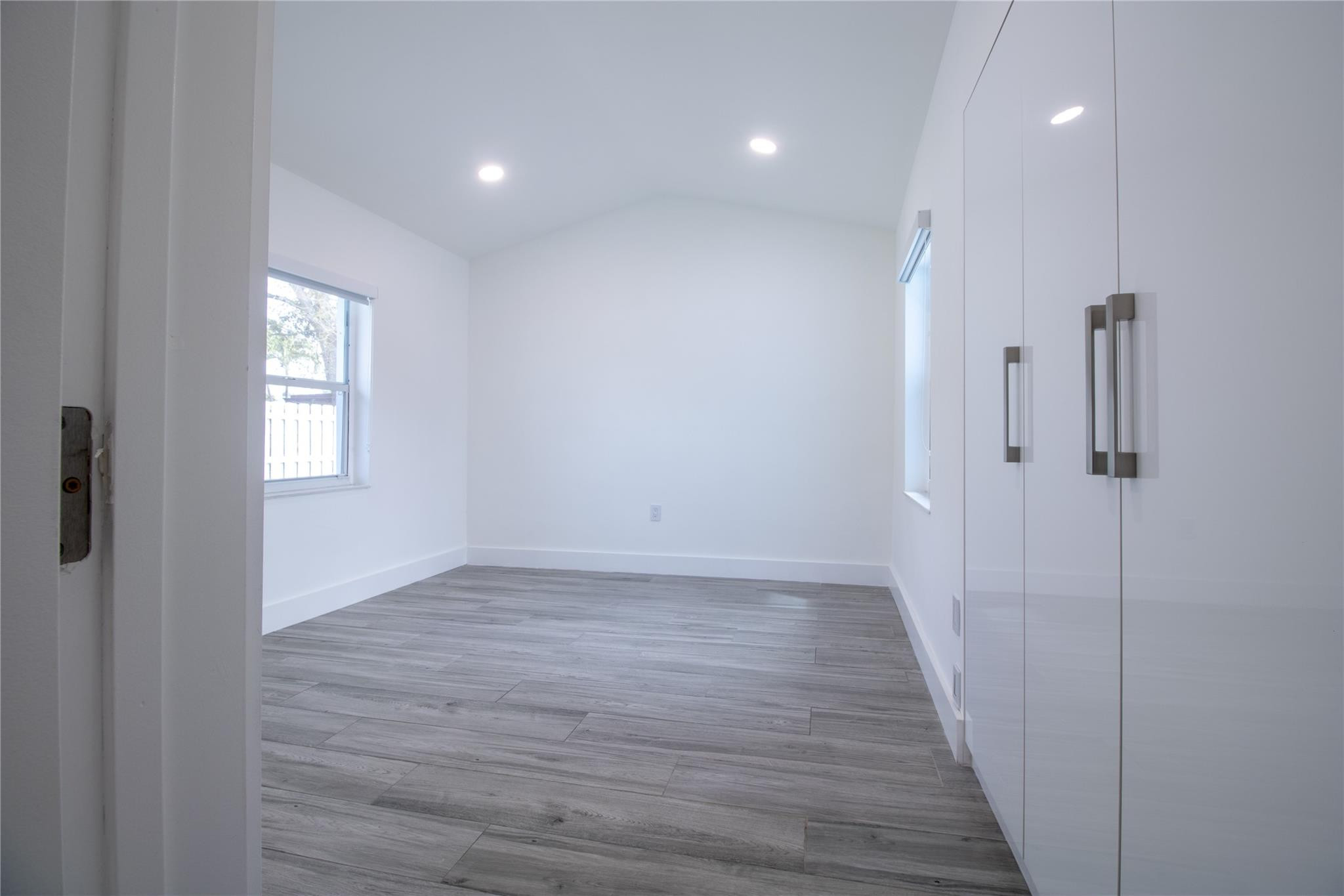 Lauderdale 2-9 D - Residential