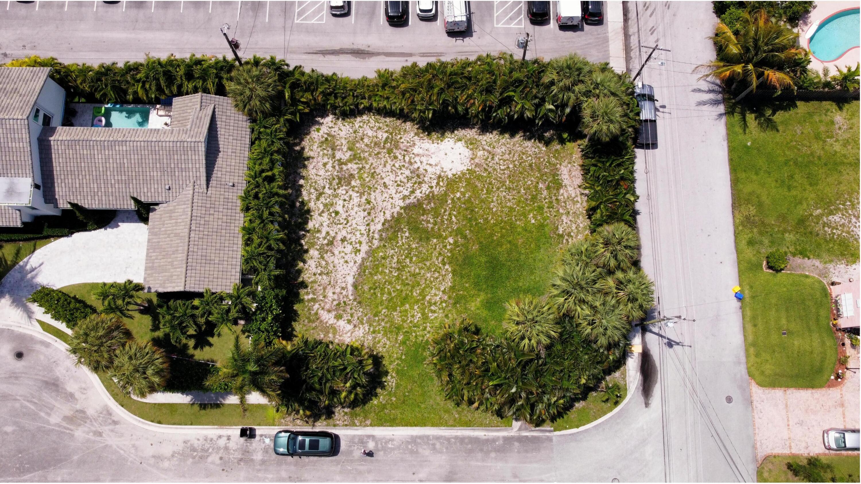 7 Lakeside Palms Court
