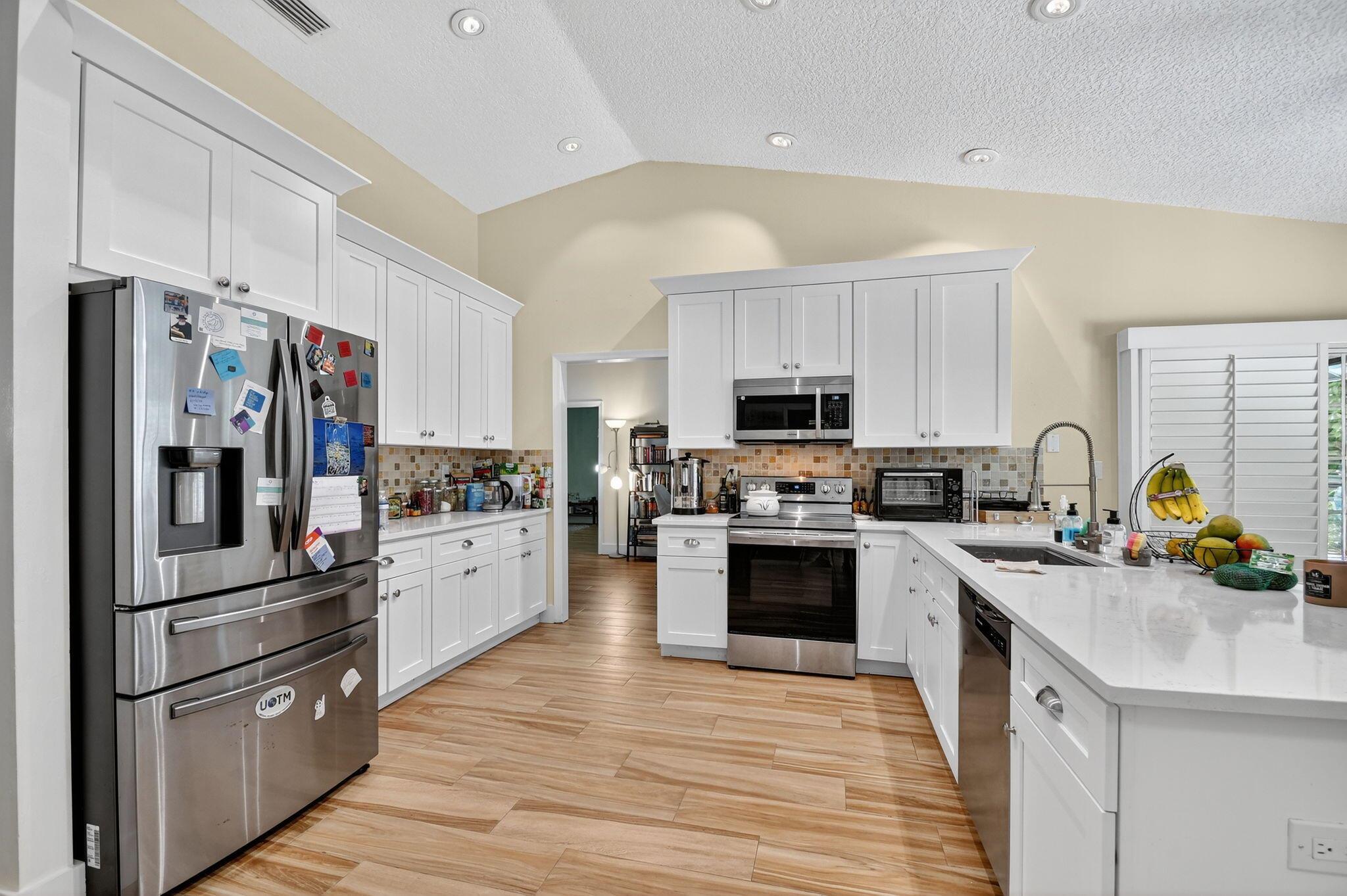 GREENVIEW SHORES 2 OF WEL - Residential