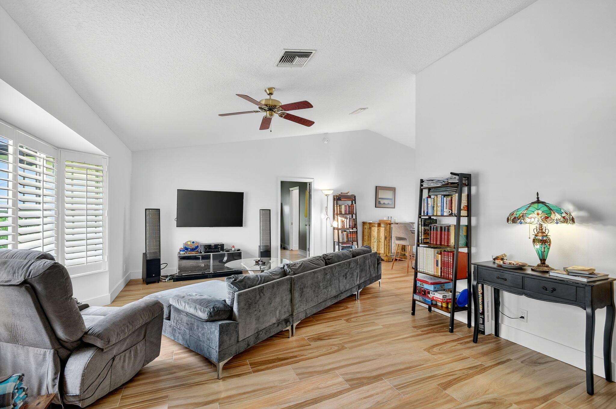 GREENVIEW SHORES 2 OF WEL - Residential