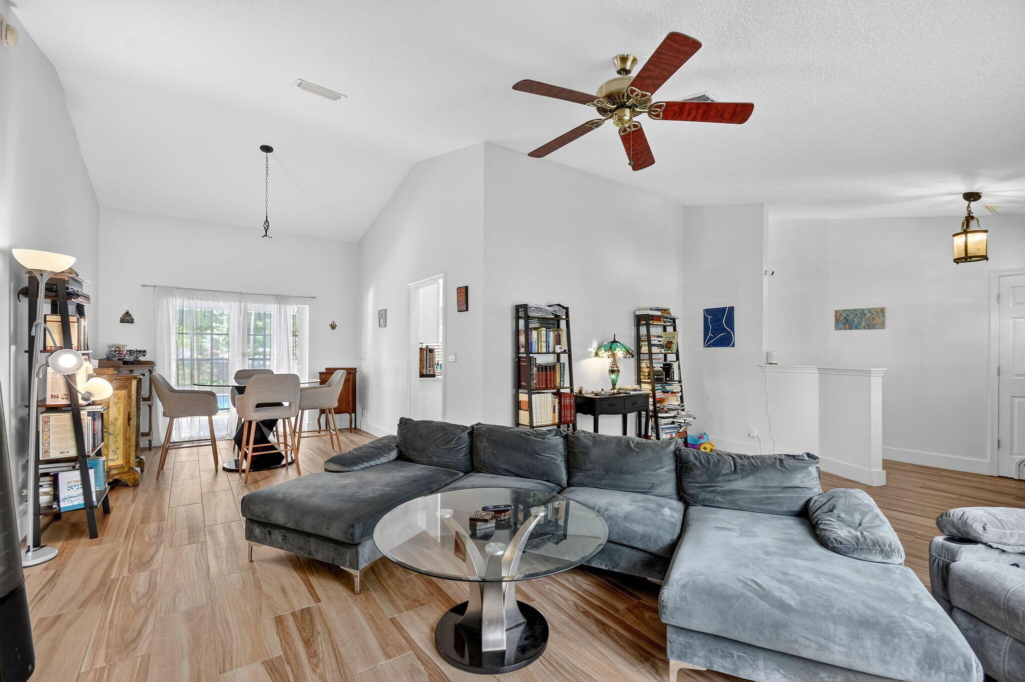 GREENVIEW SHORES 2 OF WEL - Residential