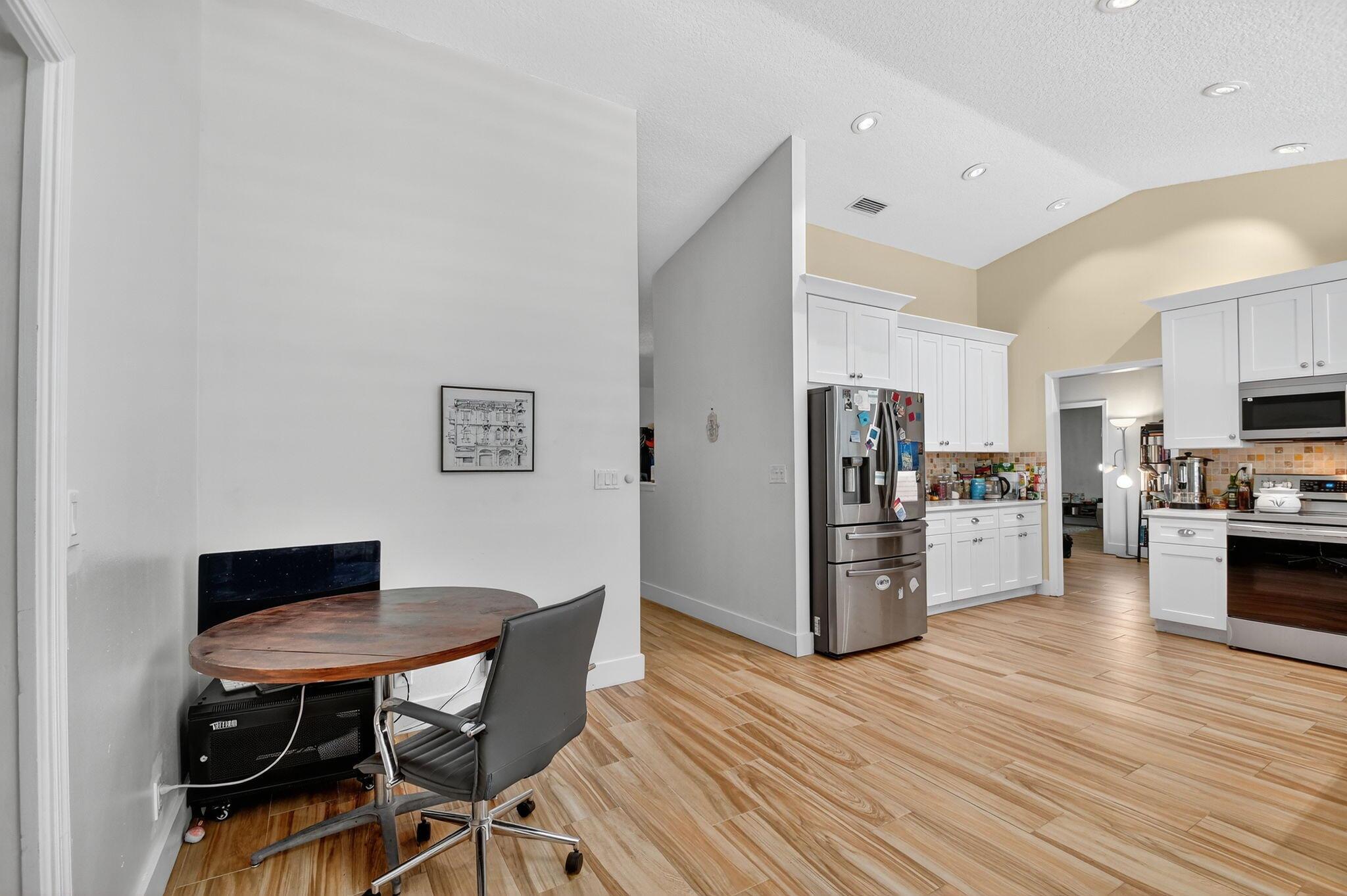 GREENVIEW SHORES 2 OF WEL - Residential