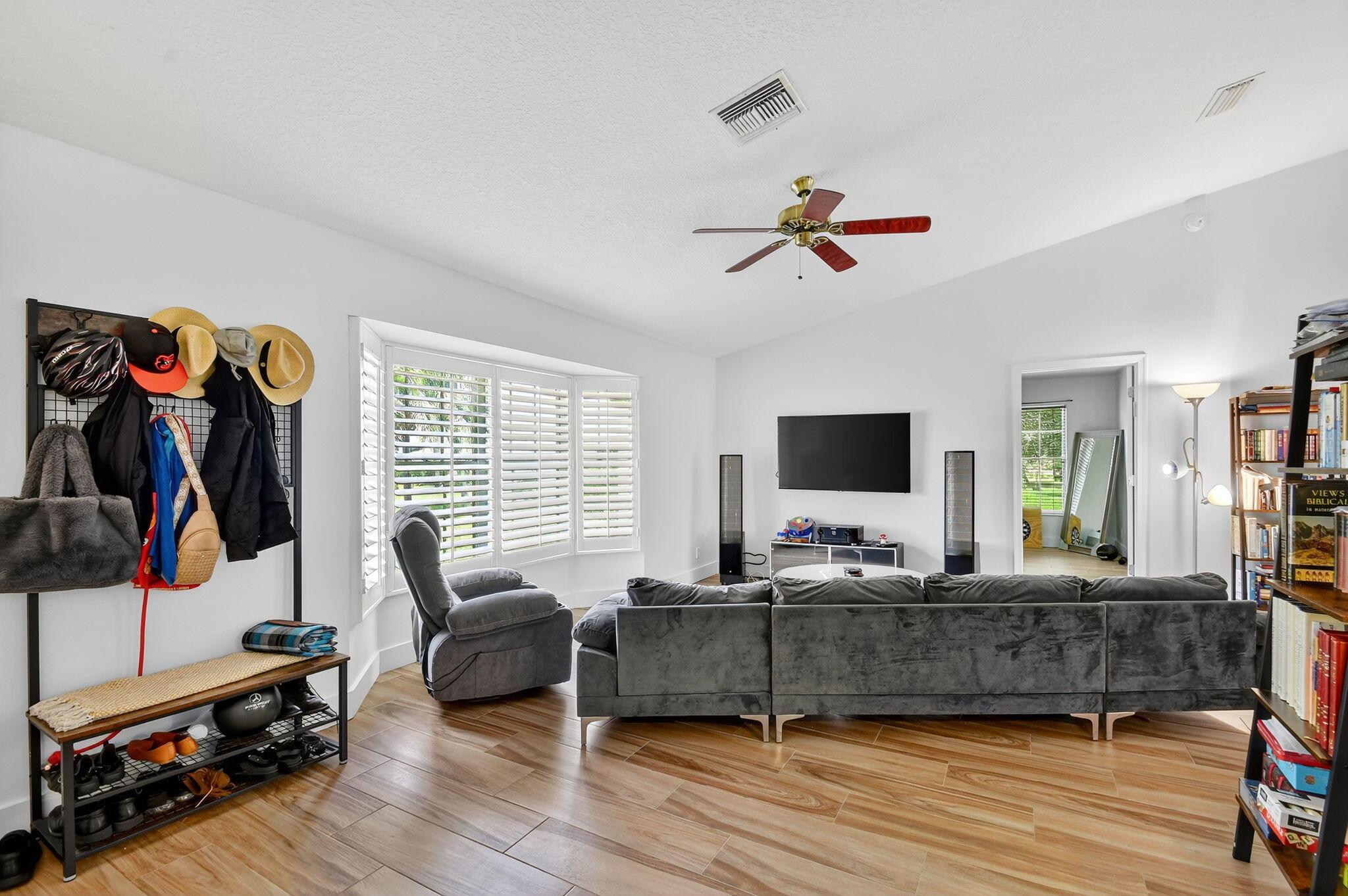 GREENVIEW SHORES 2 OF WEL - Residential