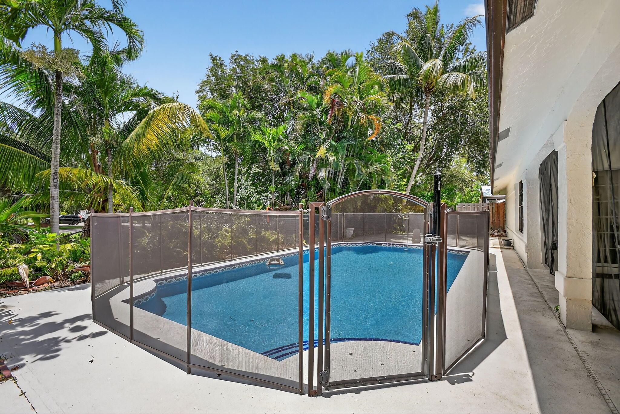 GREENVIEW SHORES 2 OF WEL - Residential