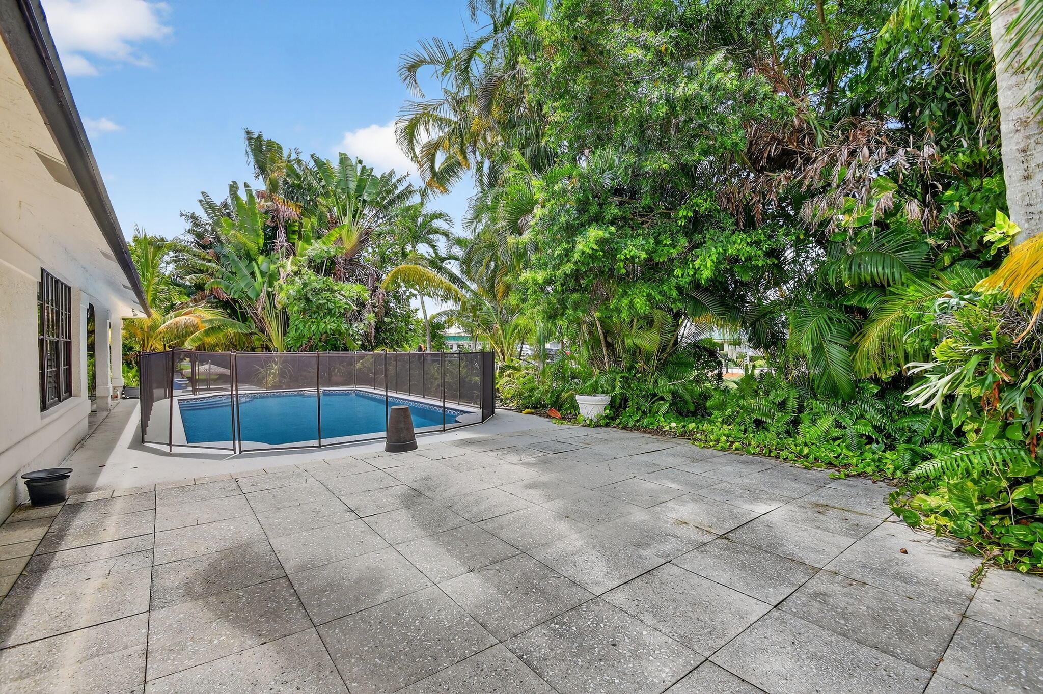 GREENVIEW SHORES 2 OF WEL - Residential