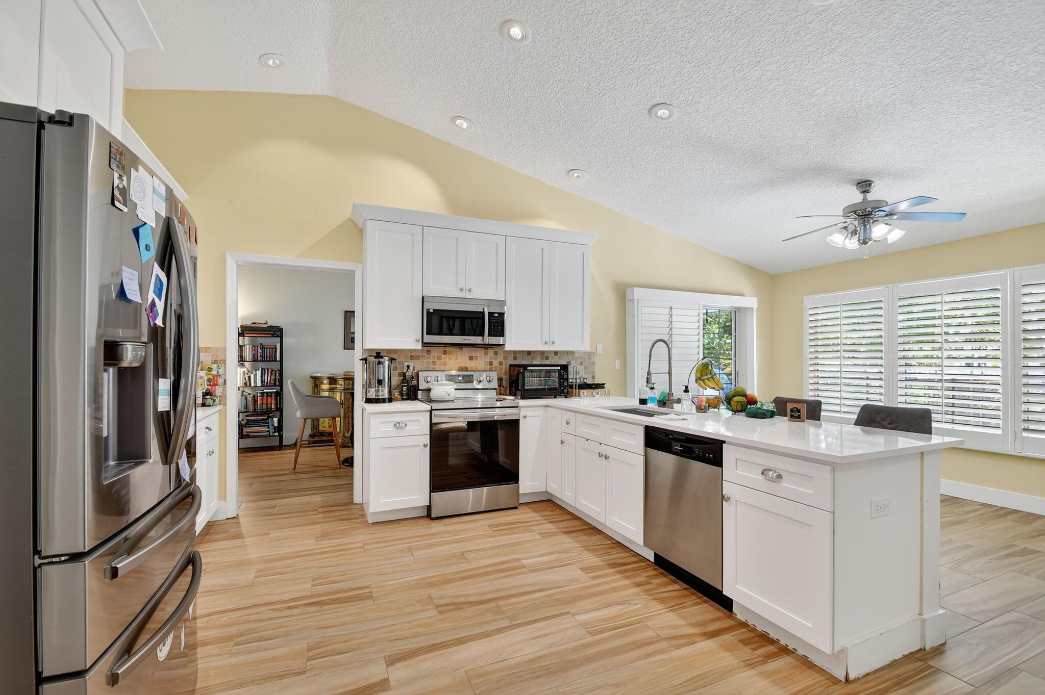 GREENVIEW SHORES 2 OF WEL - Residential