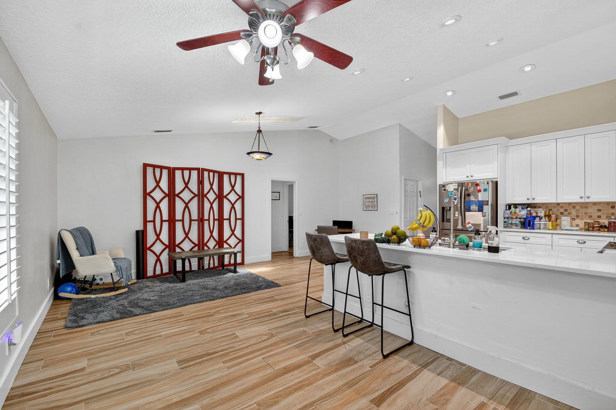 GREENVIEW SHORES 2 OF WEL - Residential