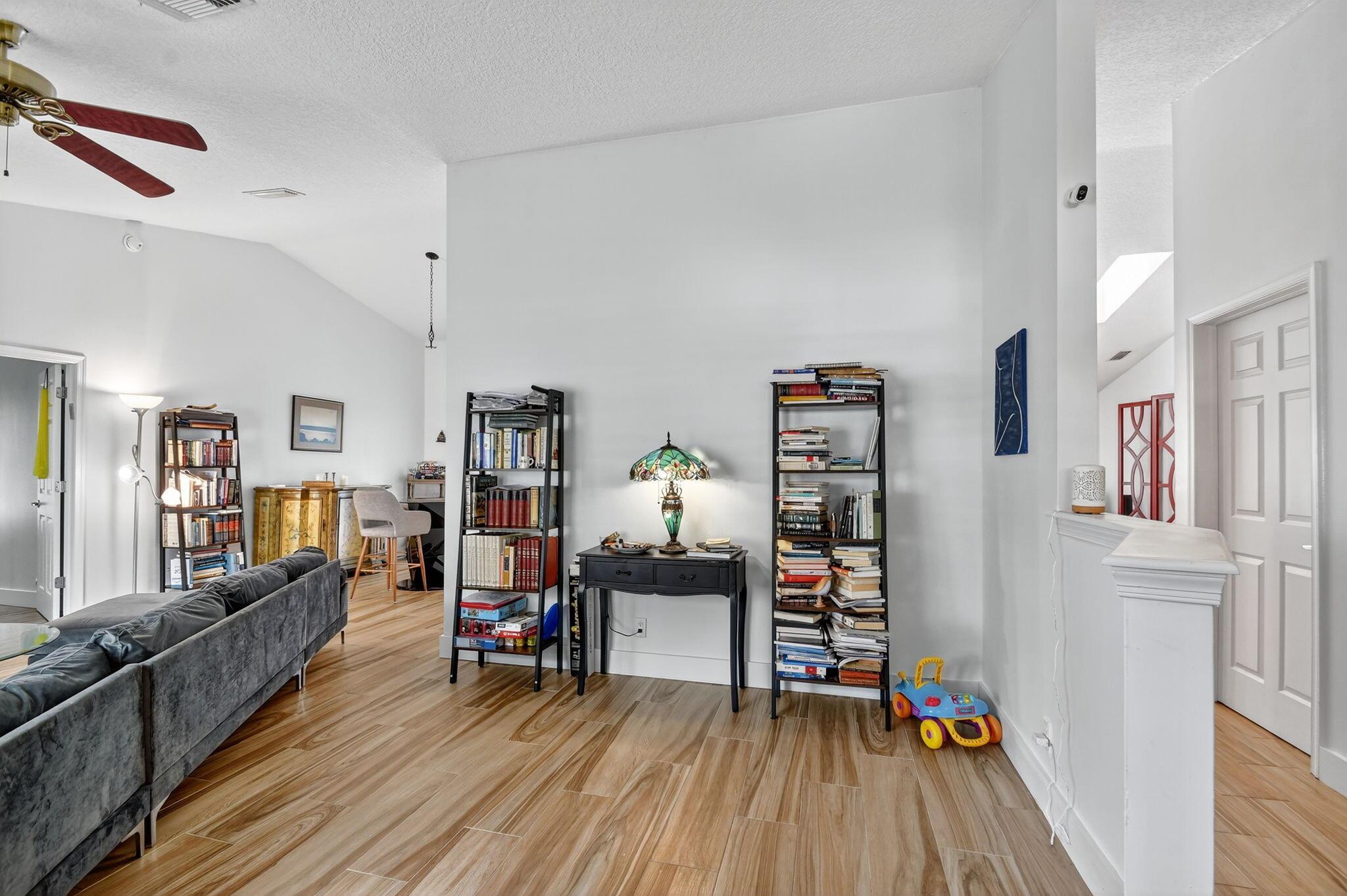 GREENVIEW SHORES 2 OF WEL - Residential