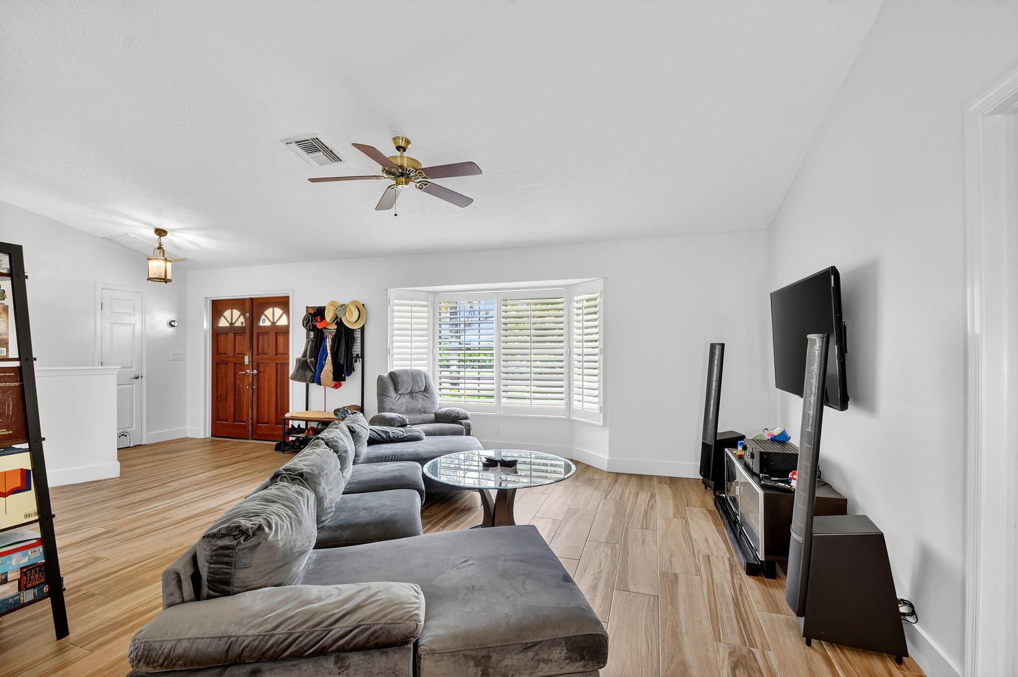 GREENVIEW SHORES 2 OF WEL - Residential