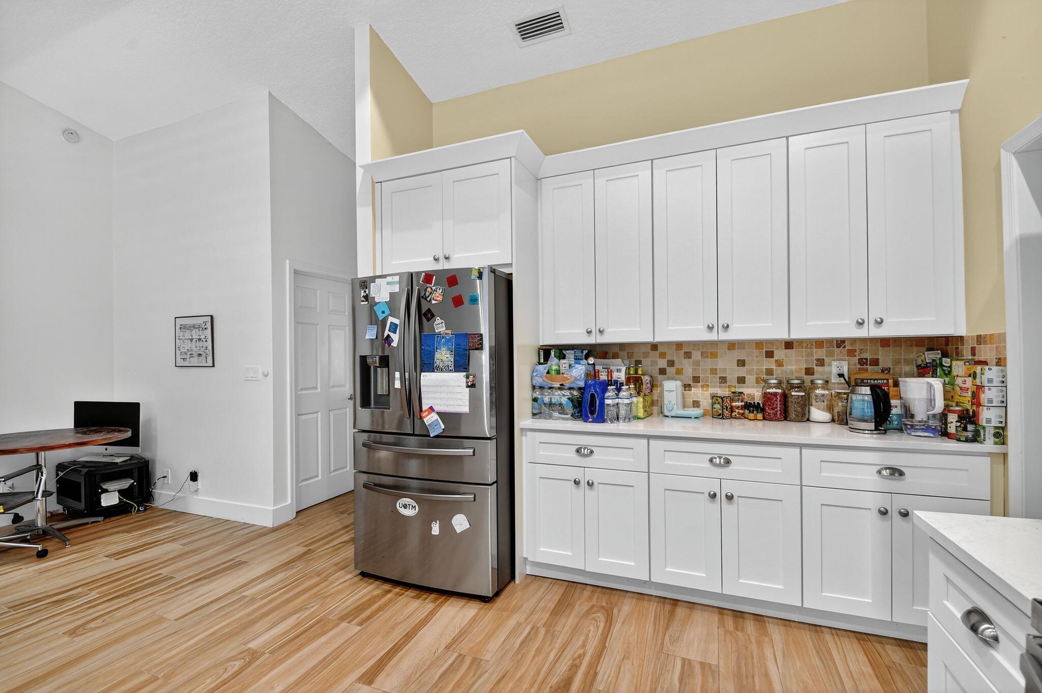 GREENVIEW SHORES 2 OF WEL - Residential