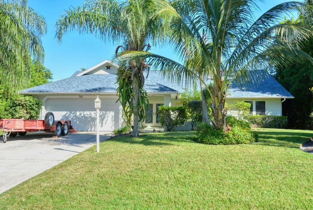 Photo of 741 SE Celtic Avenue, Port Saint Lucie, FL 34983 (MLS # R10928588)