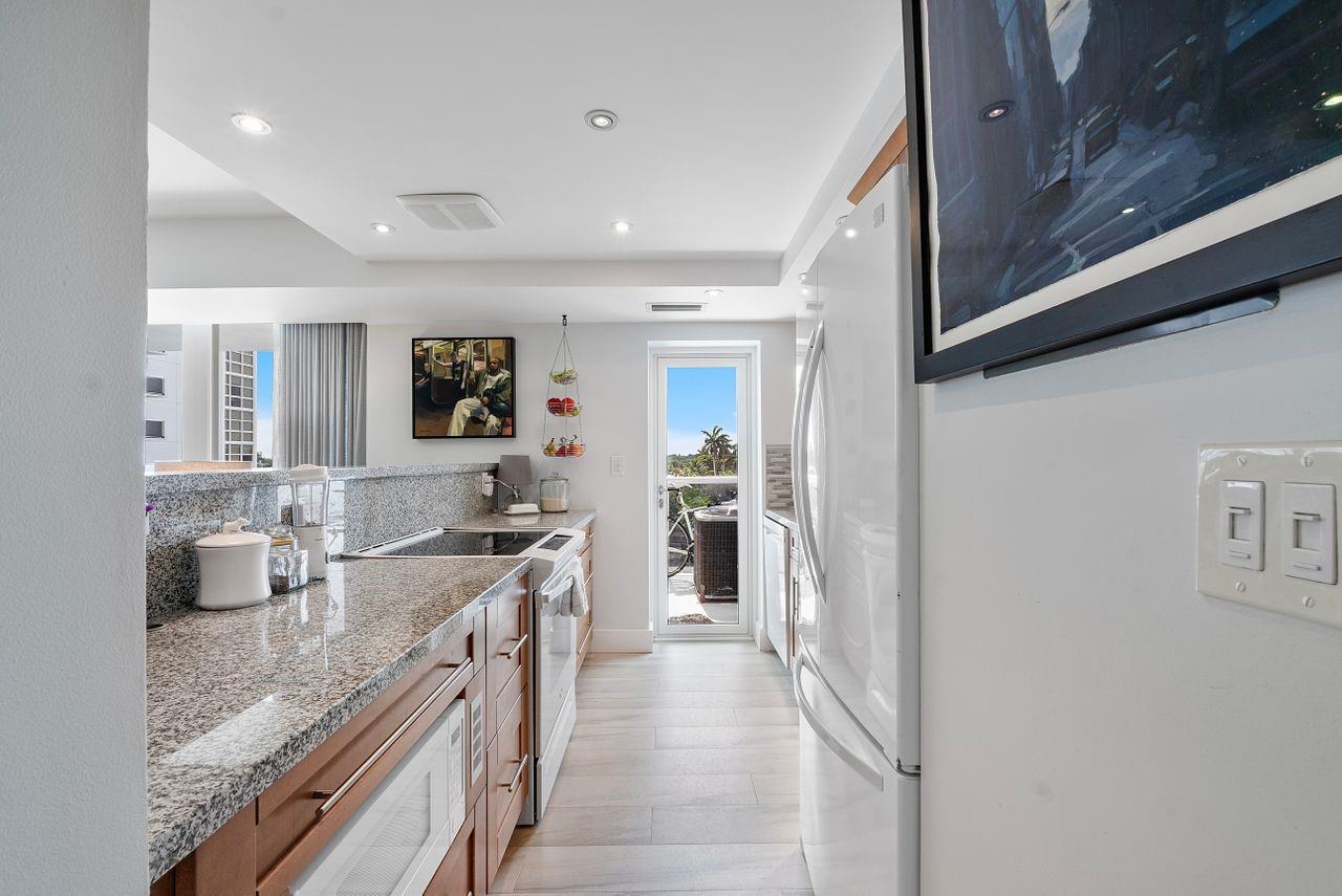 EMBASSY TOWER II - Residential