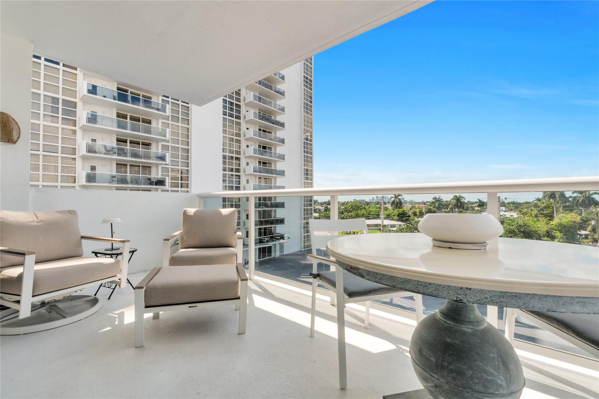 EMBASSY TOWER II - Residential