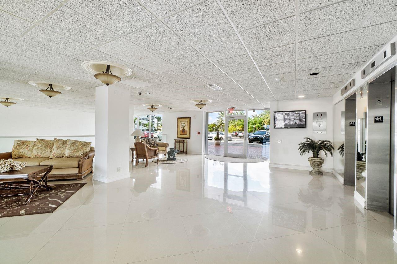 EMBASSY TOWER II - Residential