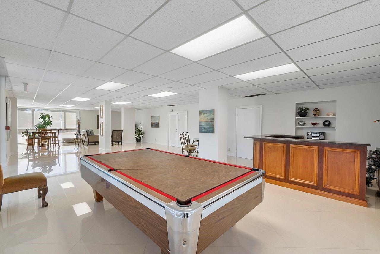 EMBASSY TOWER II - Residential