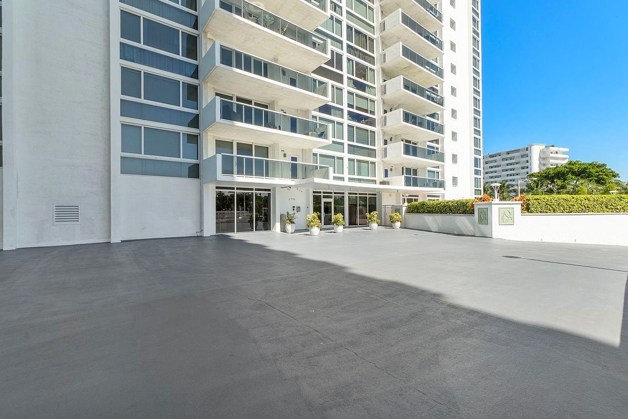 EMBASSY TOWER II - Residential