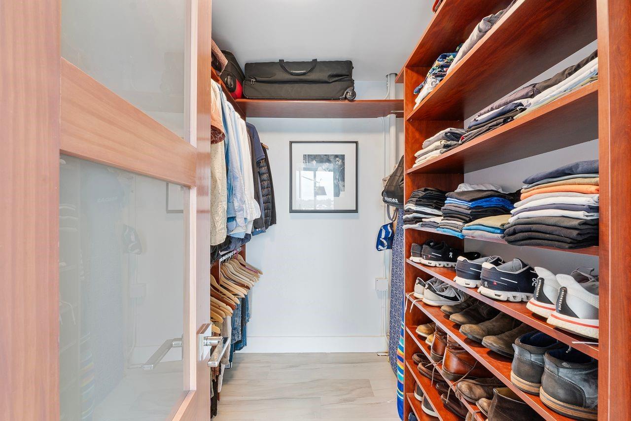 EMBASSY TOWER II - Residential