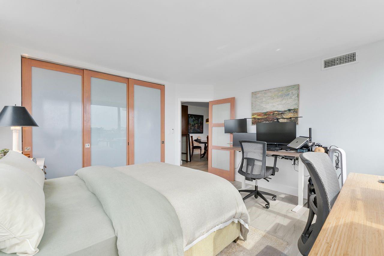 EMBASSY TOWER II - Residential