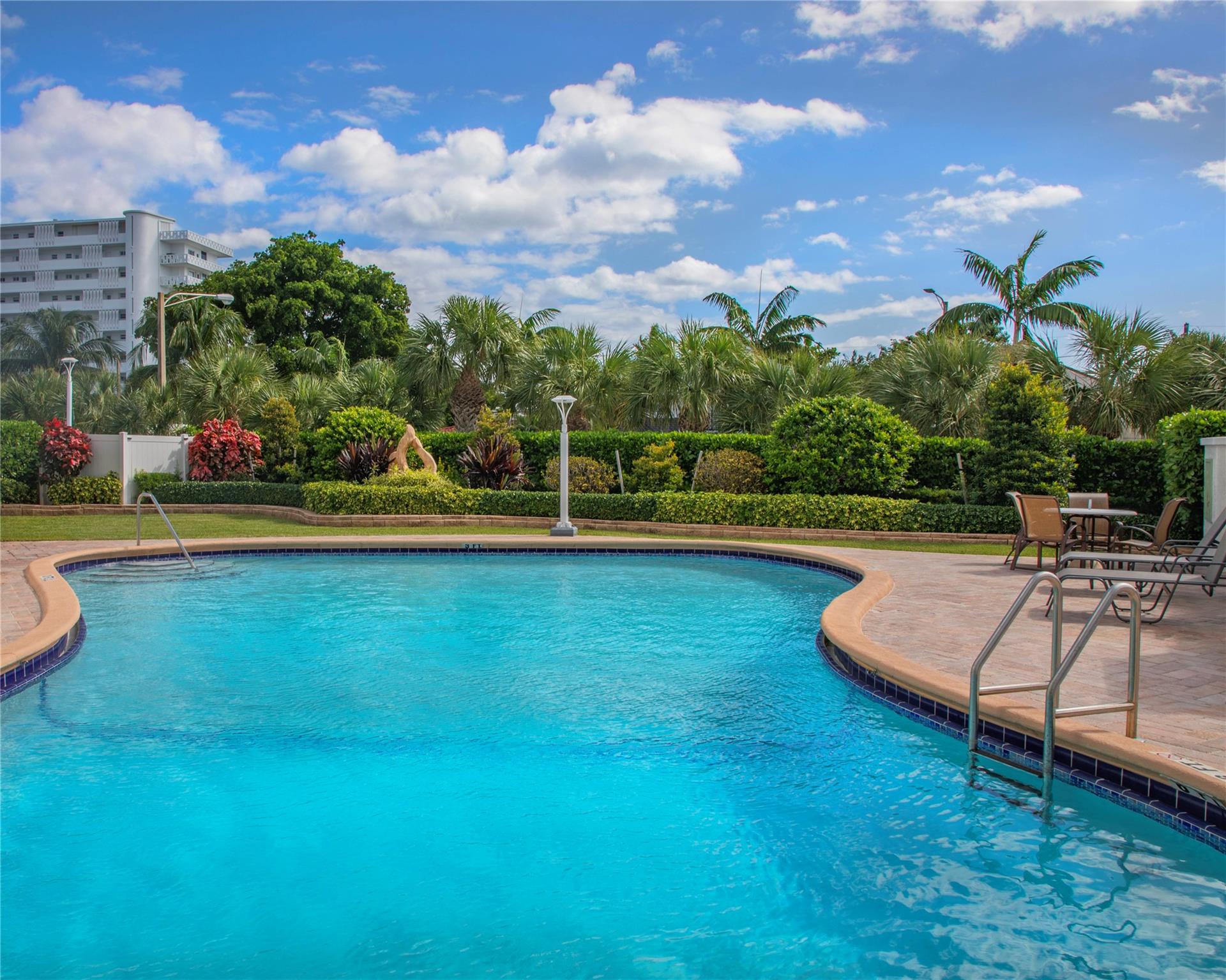 EMBASSY TOWER II - Residential