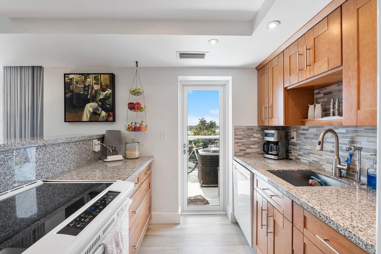 EMBASSY TOWER II - Residential