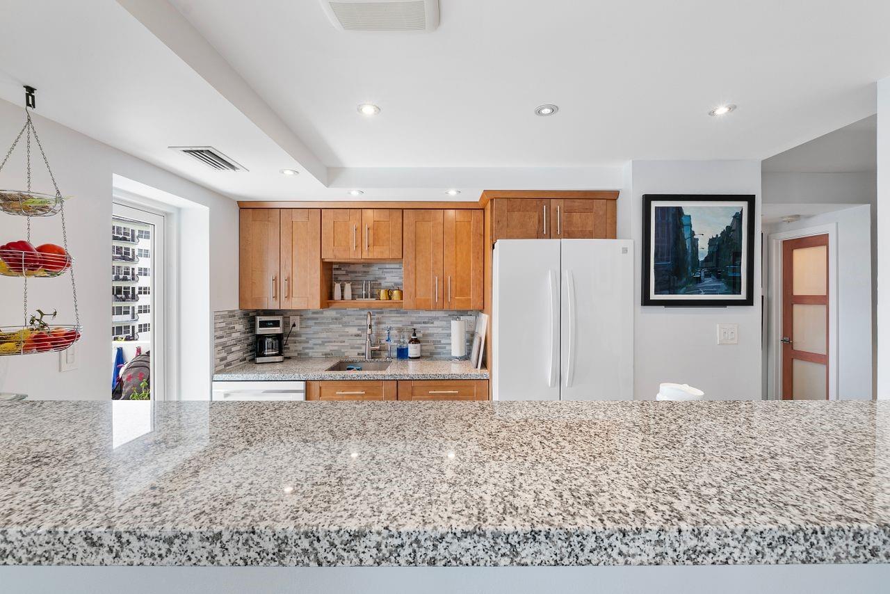 EMBASSY TOWER II - Residential