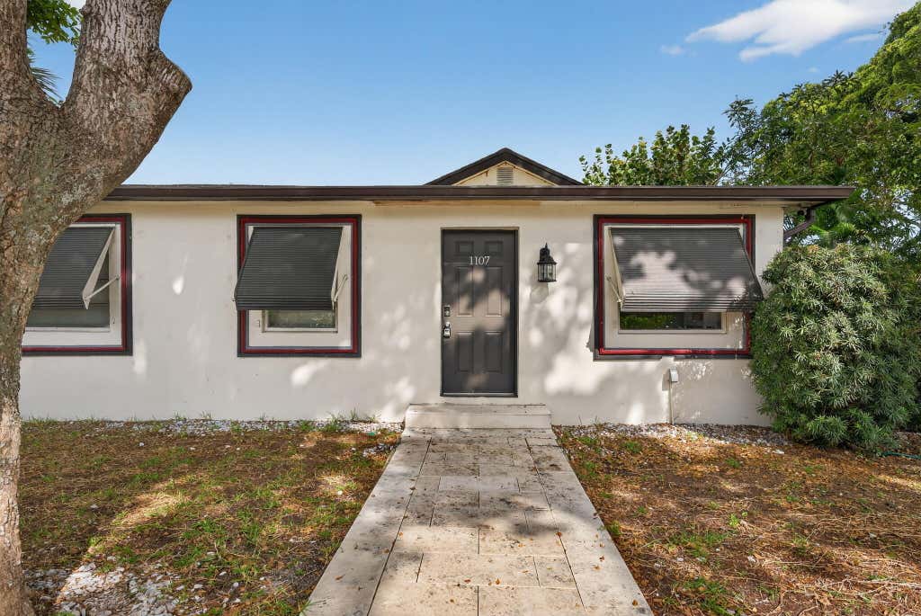 Photo of 1107 W ATLANTIC Avenue, Delray Beach, FL 33444 (MLS # B26065666)