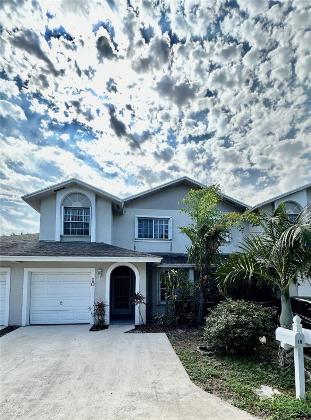 Photo of 10 Desford Lane, Boynton Beach, FL 33426 (MLS # F10470799)