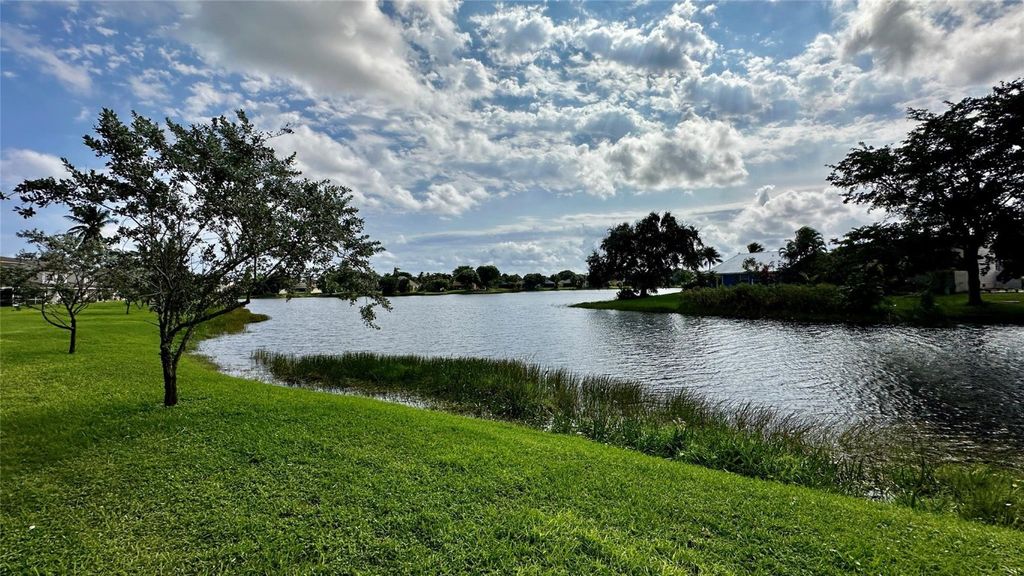 Photo of 10 Desford Lane, Boynton Beach, FL 33426 (MLS # F10470799)